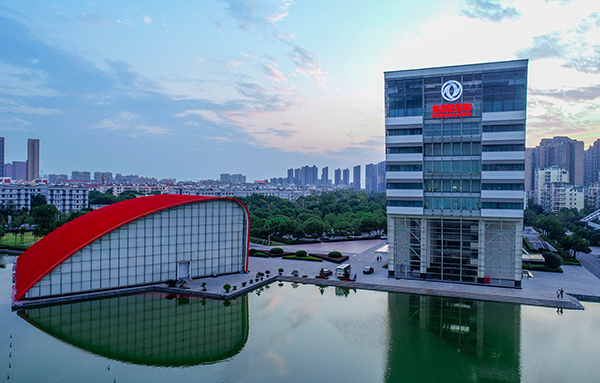 CHOICE旗舰厅公司建设50周年沉走500公里汽车长廊走进襄阳